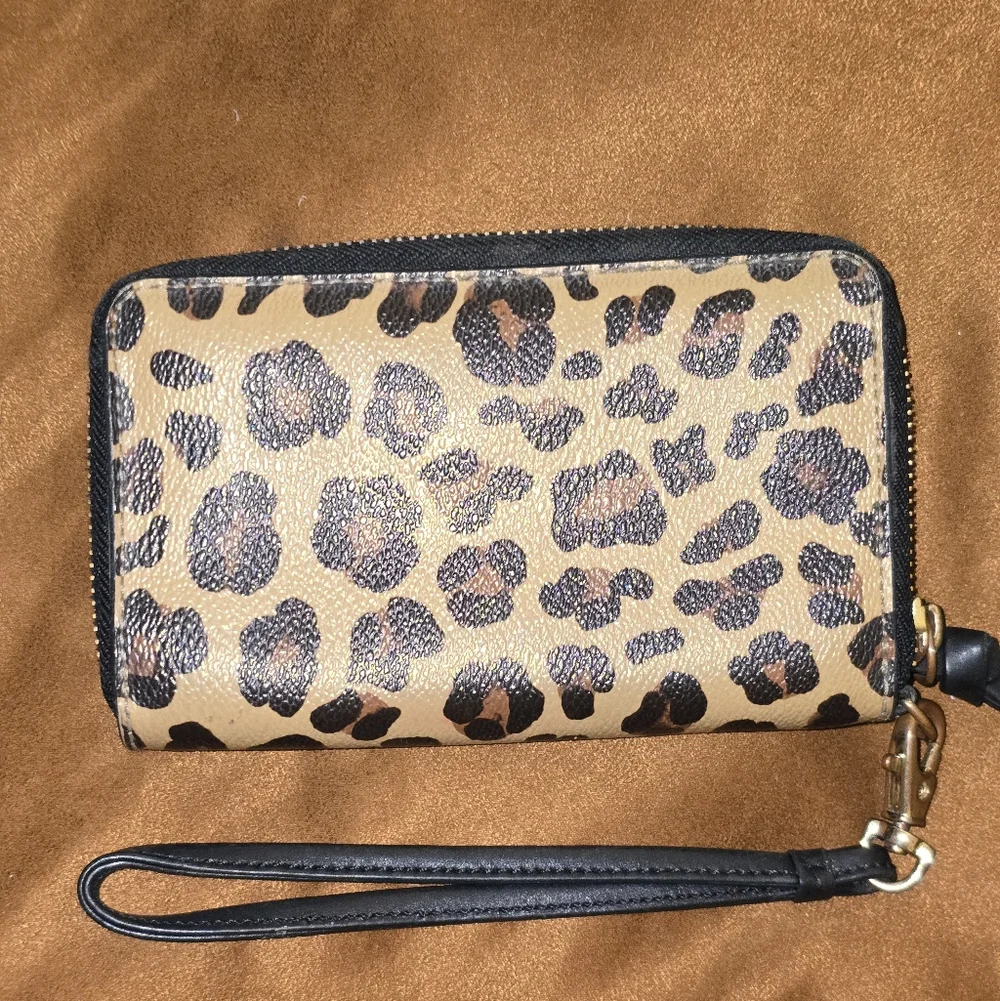 Tory Burch Kerrington Ocelot Print Zip Around Wallet — EUC